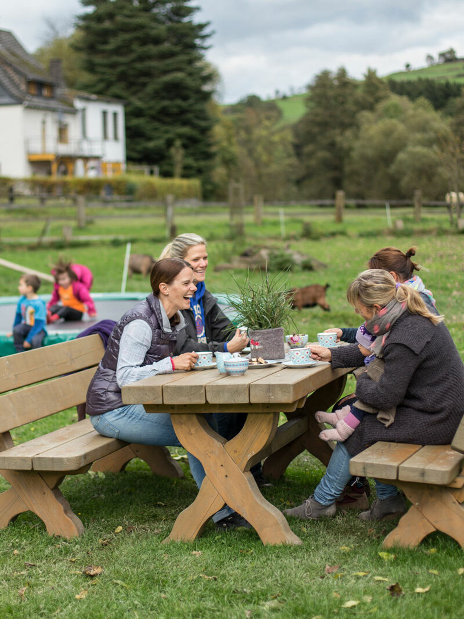 Kaffeepause für die ganze Familie auf dem Ferienhof Riekeshof im Schmallenberger Sauerland