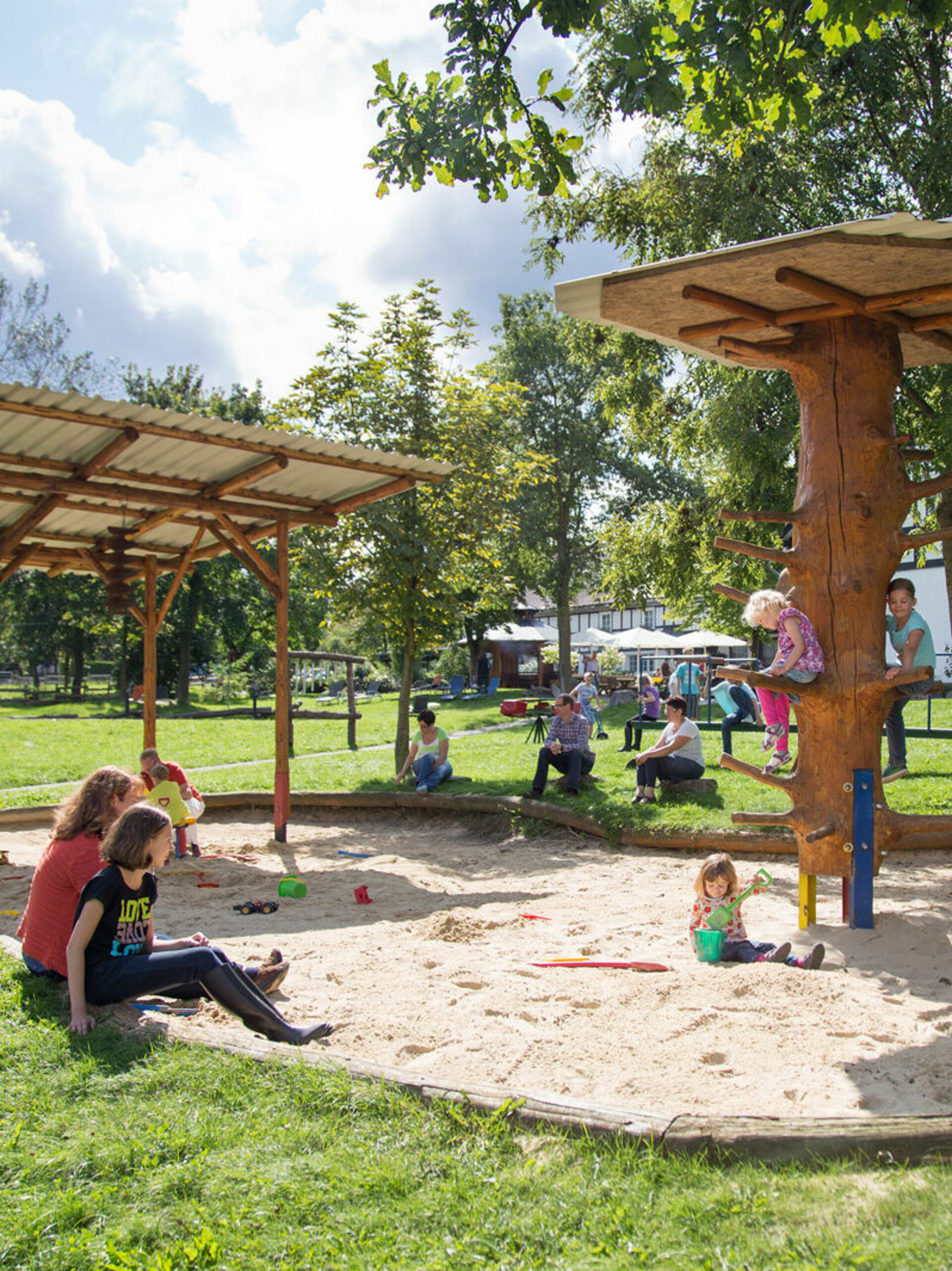 Spielspaß im Riesensandkasten auf dem Kinderlandhof Schulte-Göbel in Schmallenberg-Selkentrop