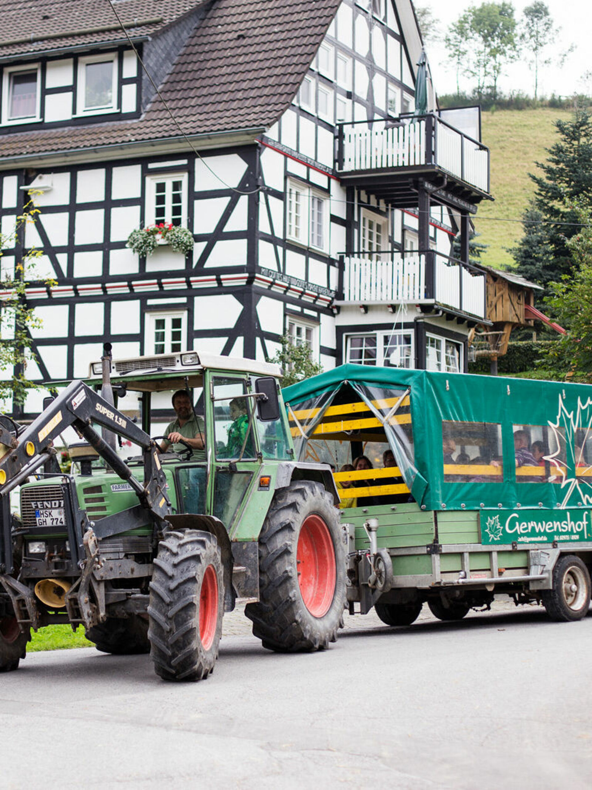 Planwagenfahrt für die Gäste des Gerwenshofes in Schmallenberg - Niedersorpe.